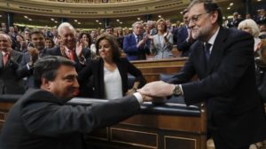 Rajoy compra apoyos