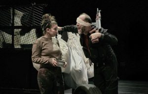 Madre coraje y sus hijos, crítica teatral